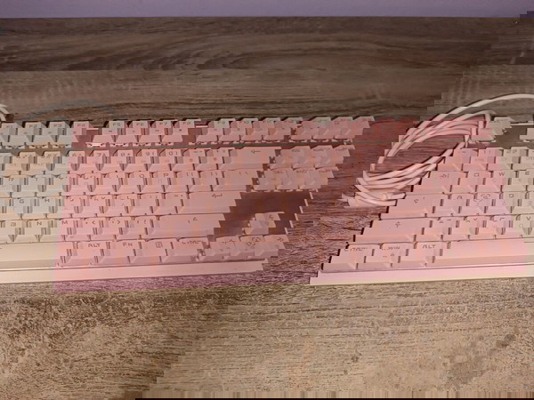Ροζ πληκτρολόγιο gaming MOTOSPEED.