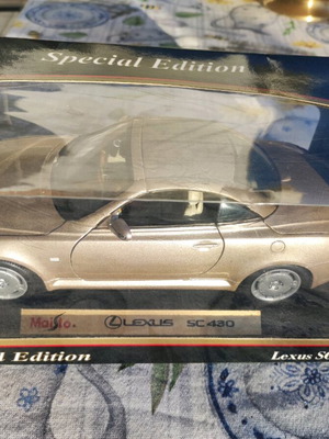 Maisto Lexus SC 430 1/18 scale model like new, special edition