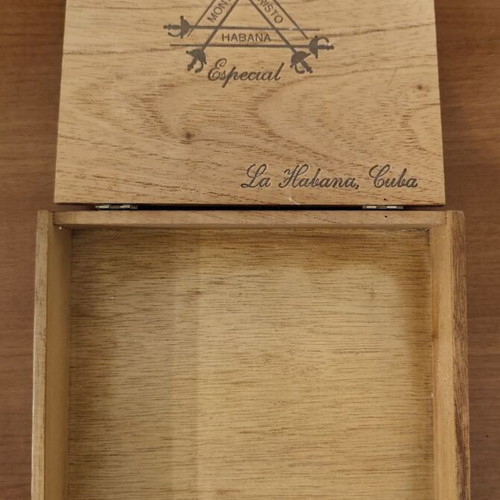 Montecristo Especial wooden cigar case used, vintage 1999