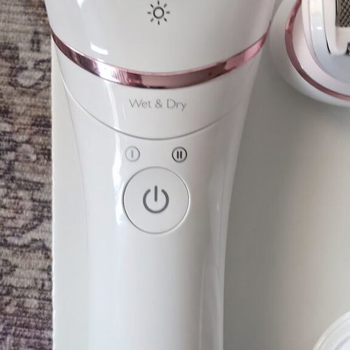 Philips BRE740/90 epilator set for body hair removal like new