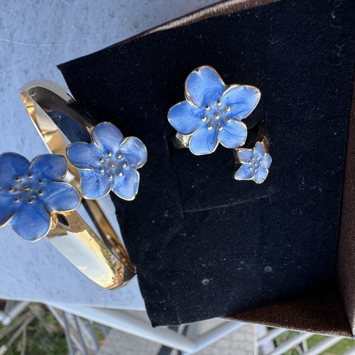 Jewelry set new, summer style with blue and gold flowers