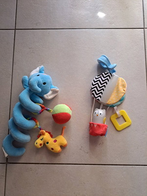 Crib and stroller hanging set used with sounds and bright colors