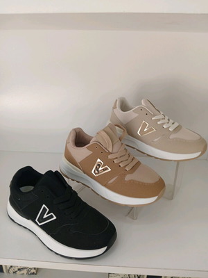 Women's athletic boots new, available in 3 colors