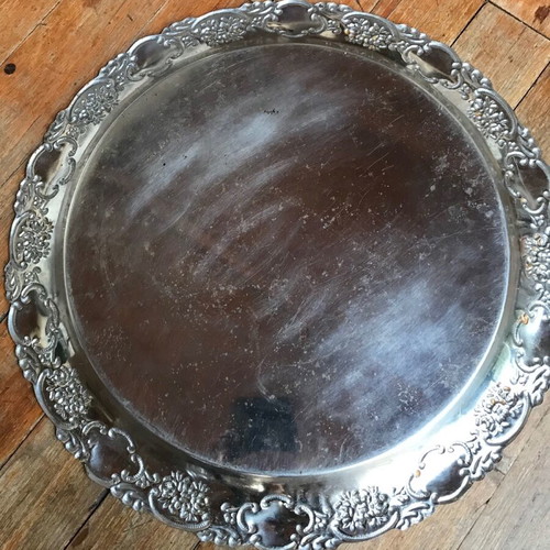 Silver-plated round disc used with age damage