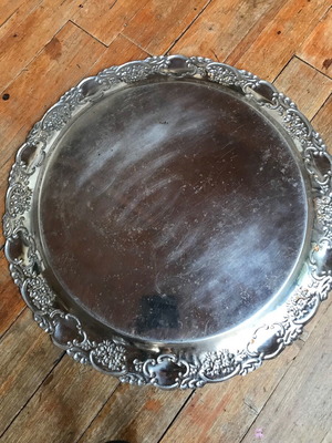 Silver-plated round disc used with age damage