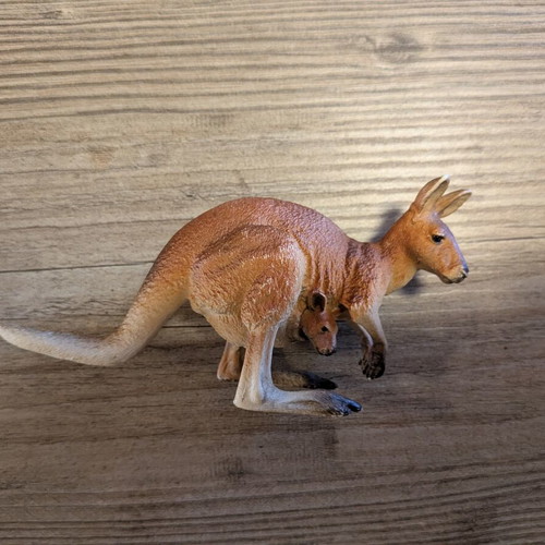 Schleich Kangaroo with Joey 2009 collectible figure used