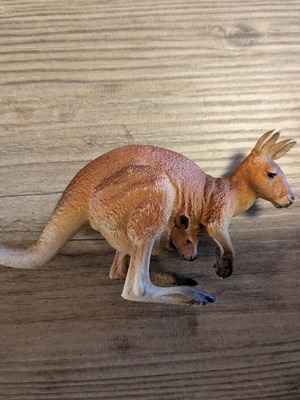 Schleich Kangaroo with Joey 2009 collectible figure used