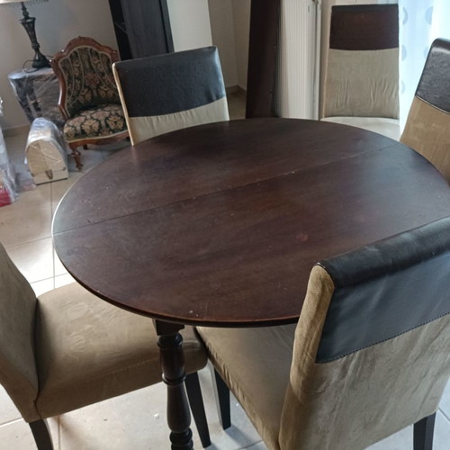 Round extendable dining set used with 6 alkadara chairs