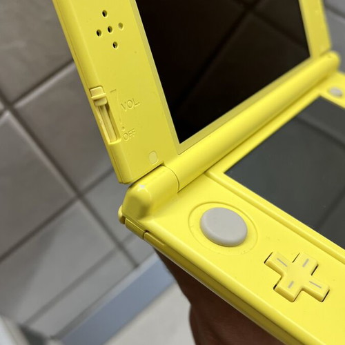 Nintendo New 3DS LL Pikachu Edition like new