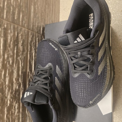 Adidas Supernova 42 2/3 Goretex new running shoes black