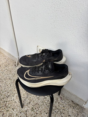 Nike Zoom Fly 5 running shoes used, size 44, black and gold