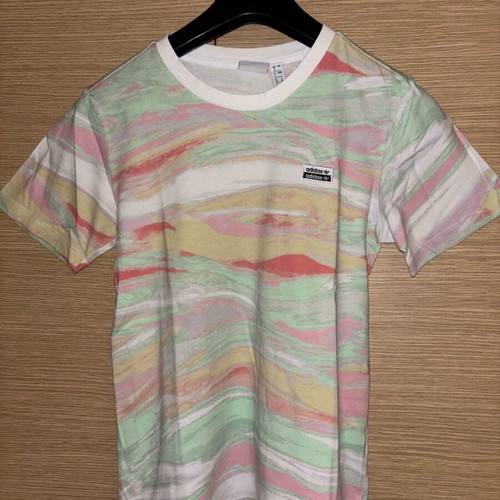 Adidas Kids T-shirt size 8 like new, multicolor