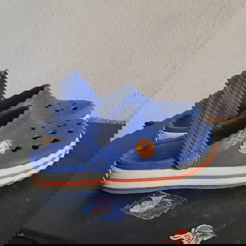 Crocs μεταχειρισμένα, νούμερο 25/26, πολύχρωμα σε πολύ καλή κατάσταση