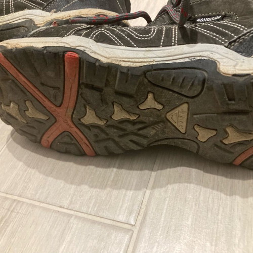 hiking boots size 40