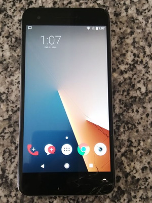 Vodafone VFD710 smartphone used, broken screen, missing SIM tray