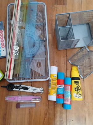 Office set like new with tools and organization accessories