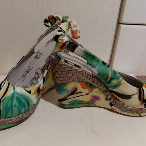 Platform sandals like new, multicolor green fabric, size 37