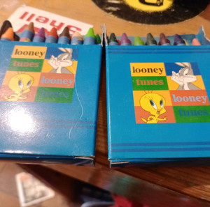 2x 90s looney tunes crayons rare original