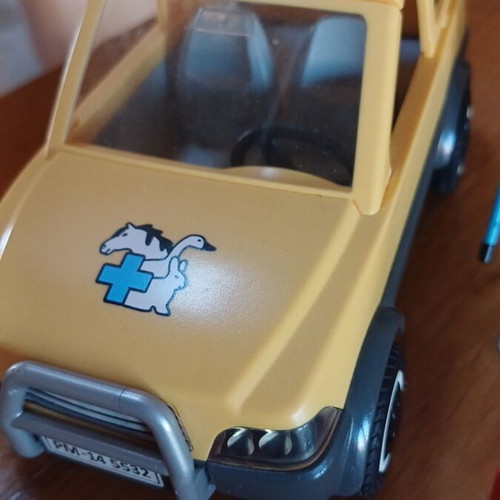 Playmobil Veterinarian with Car 5532 used, missing parts