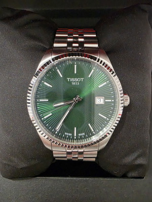 Tissot Ballade 40mm wristwatch like new, quartz, silver