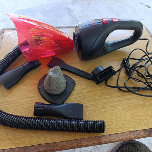 Cordless car vacuum cleaner used