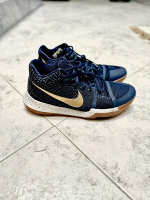 Nike Kyrie 3 Obsidian Blue athletic shoes used size 44.5