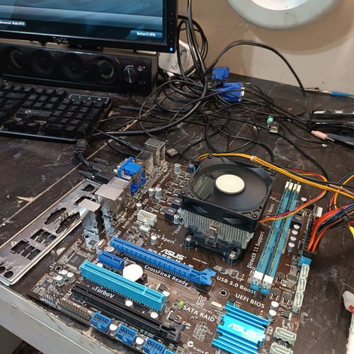 ASUS F2A85-M LE motherboard with AMD A10-5800K CPU and 8GB DDR3 RAM used