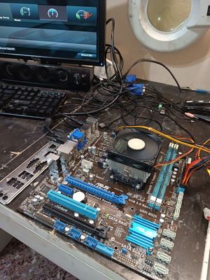 ASUS F2A85-M LE motherboard with AMD A10-5800K CPU and 8GB DDR3 RAM used