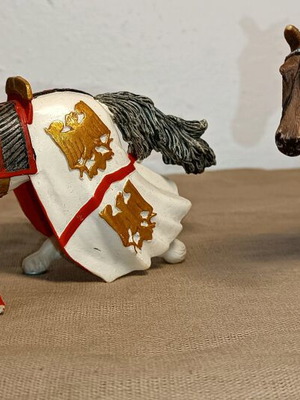 Horse figures used, set of 2