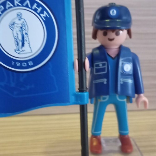 Playmobil fan of Iraklis figure like new with flag base