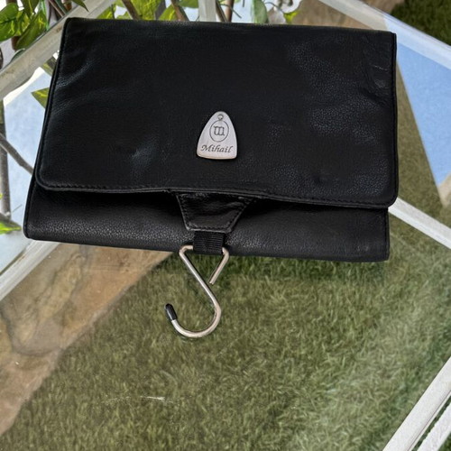 Leather men's toiletry bag Mihail like new with hook and compartments