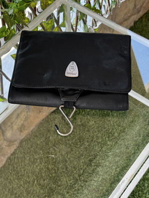 Leather men's toiletry bag Mihail like new with hook and compartments