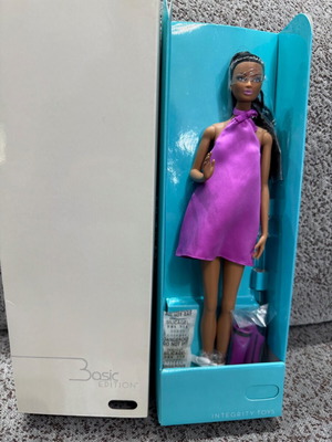Fashion Royalty Integrity Toys Basic Edition 2009 doll new