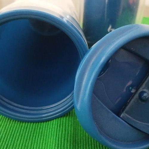 Nescafe collectible shaker thermos like new with Jacobs cups