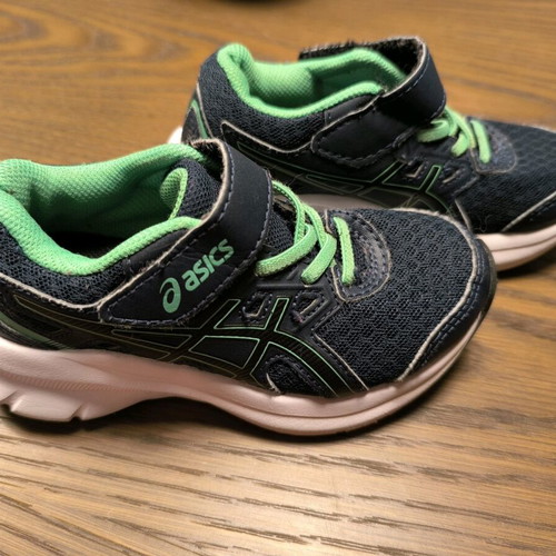 Asics kids shoes used, sizes 26 and 27 for boys