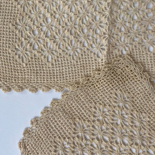Vintage handmade crochet lace table linens set of 3, like new