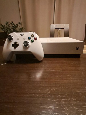 Xbox One S употребявана конзола 1TB с контролер и кабели