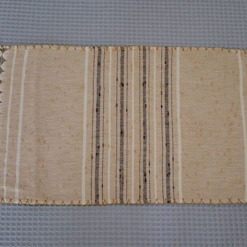 Table runner used 61 x 27.5 cm