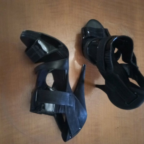 Peptoe high-heeled Aldo black shoes from patent leather and suede like new, size 37