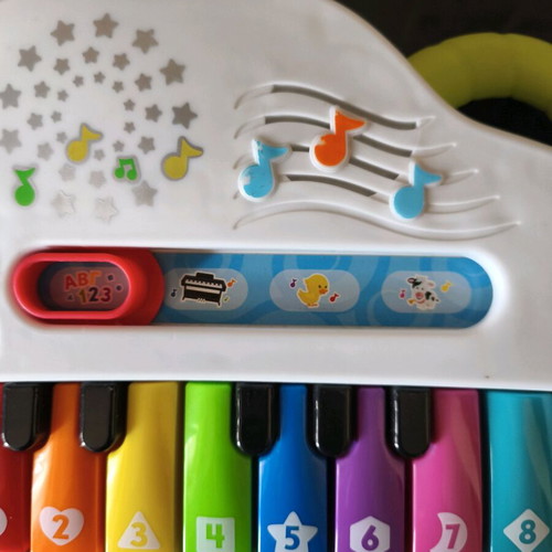 Fisher-Price Educational Piano like new, colorful for babies and toddlers