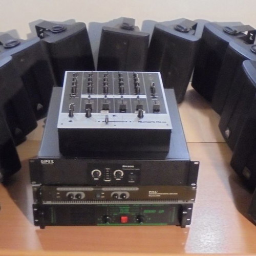 Professional audio equipment used, 12 Master Audio speakers, 3 amplifiers, mixer