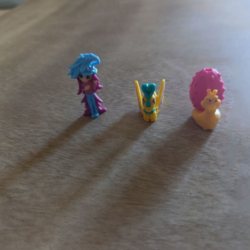 Kinder Animals and Doll figures like new, set of 3