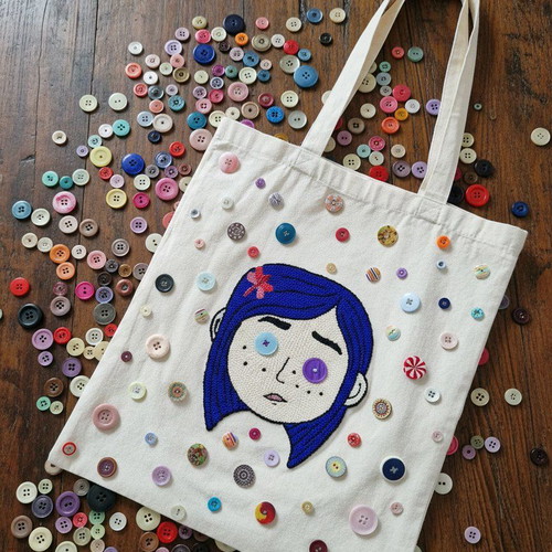 Handmade cotton shoulder bag with embroidered Coraline face and buttons beige
