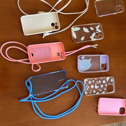 iPhone 13/14 cases like new, set of 9 with accessories