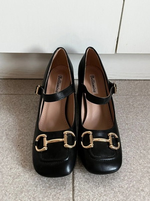 Pumps with thick heels and gold detail, like new, size 39
