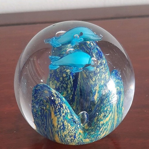 Murano press papers used with two dolphins in the sea
