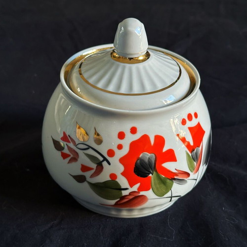 Vintage Chaika Krasnodar porcelain sugar bowl with poppy flowers like new