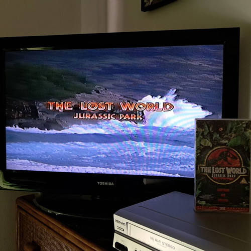 Jurassic Park The Lost World VHS like new, English audio