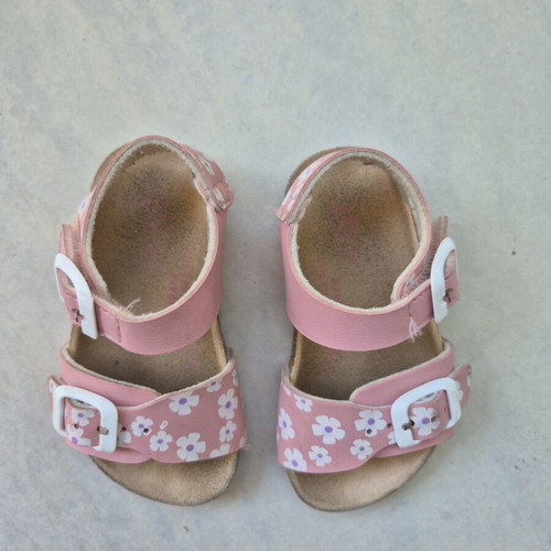 Garvalin sandals size 21 pink with white daisies like new