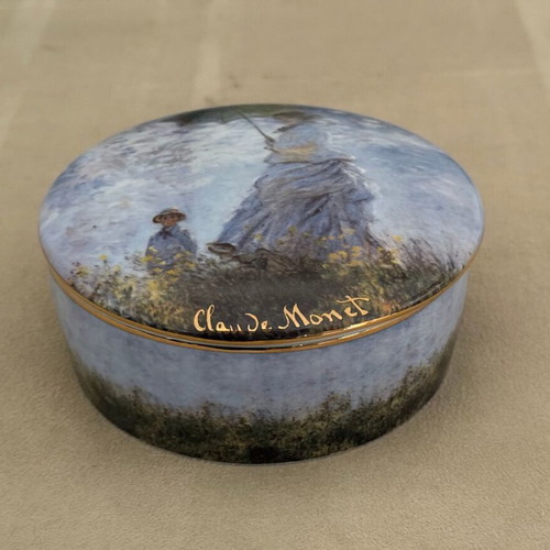 Woman with a Parasol porcelain jewelry box like new, Goebel Artis Orbis